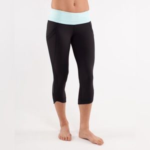 Lululemon Run: Chase Me Crop Tights in Black & Aquamarine, size 4